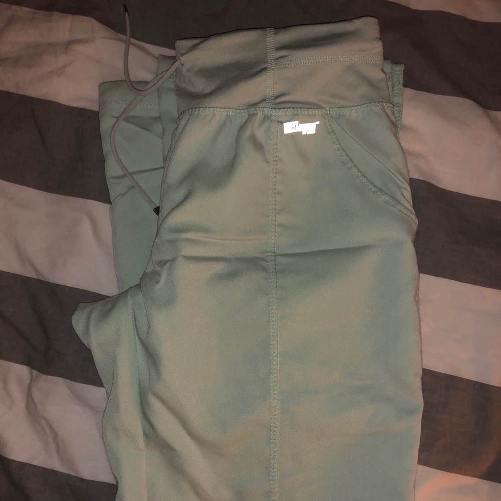 Greys anatomy scrub Pants size xs and mint color